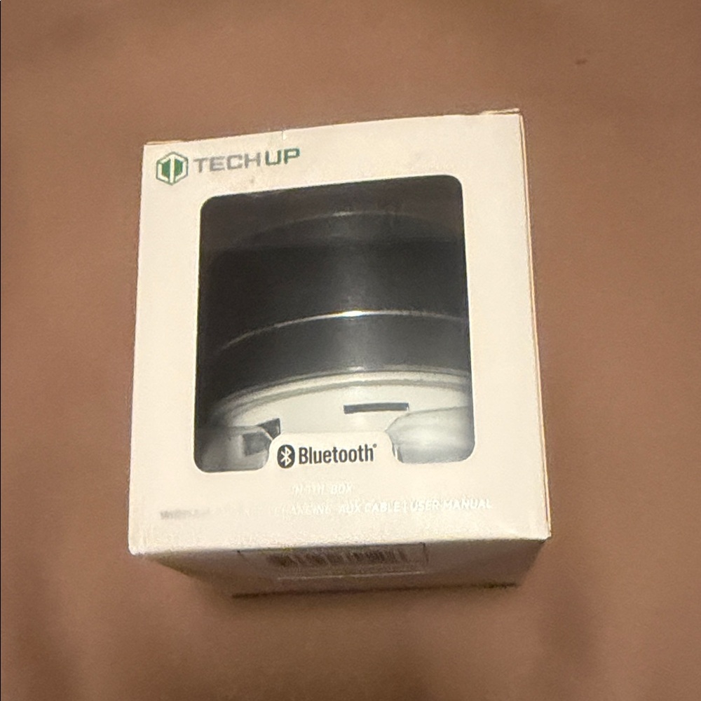 Compact Bluetooth Speaker free earbuds - Picture 2 of 5